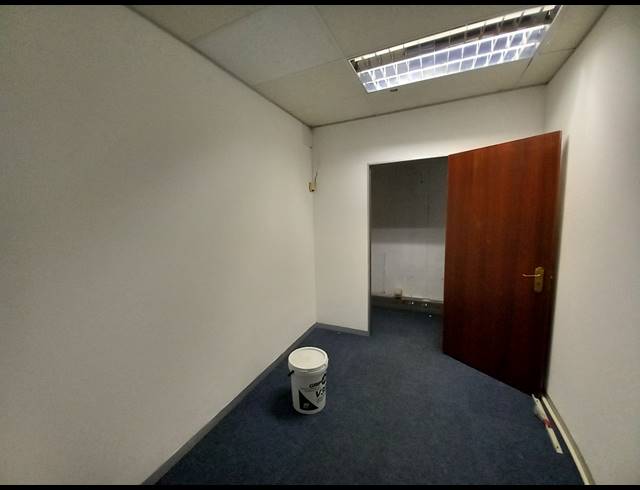 342M² OFFICE TO LET IN BRYANSTON